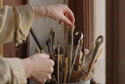 How to Clean Dried-Up Paintbrushes
